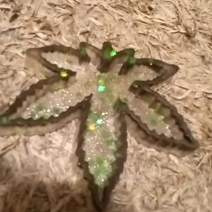 Resin Weed /Leaf Ashtray